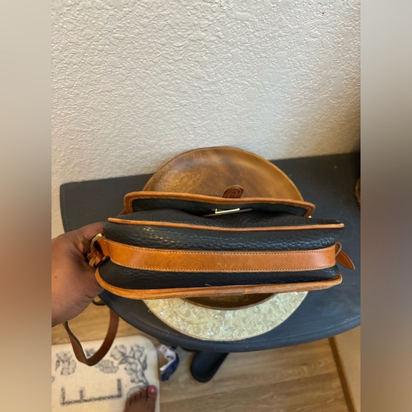 Vintage Dooney and Bourke Crossbody - Picture 9 of 16